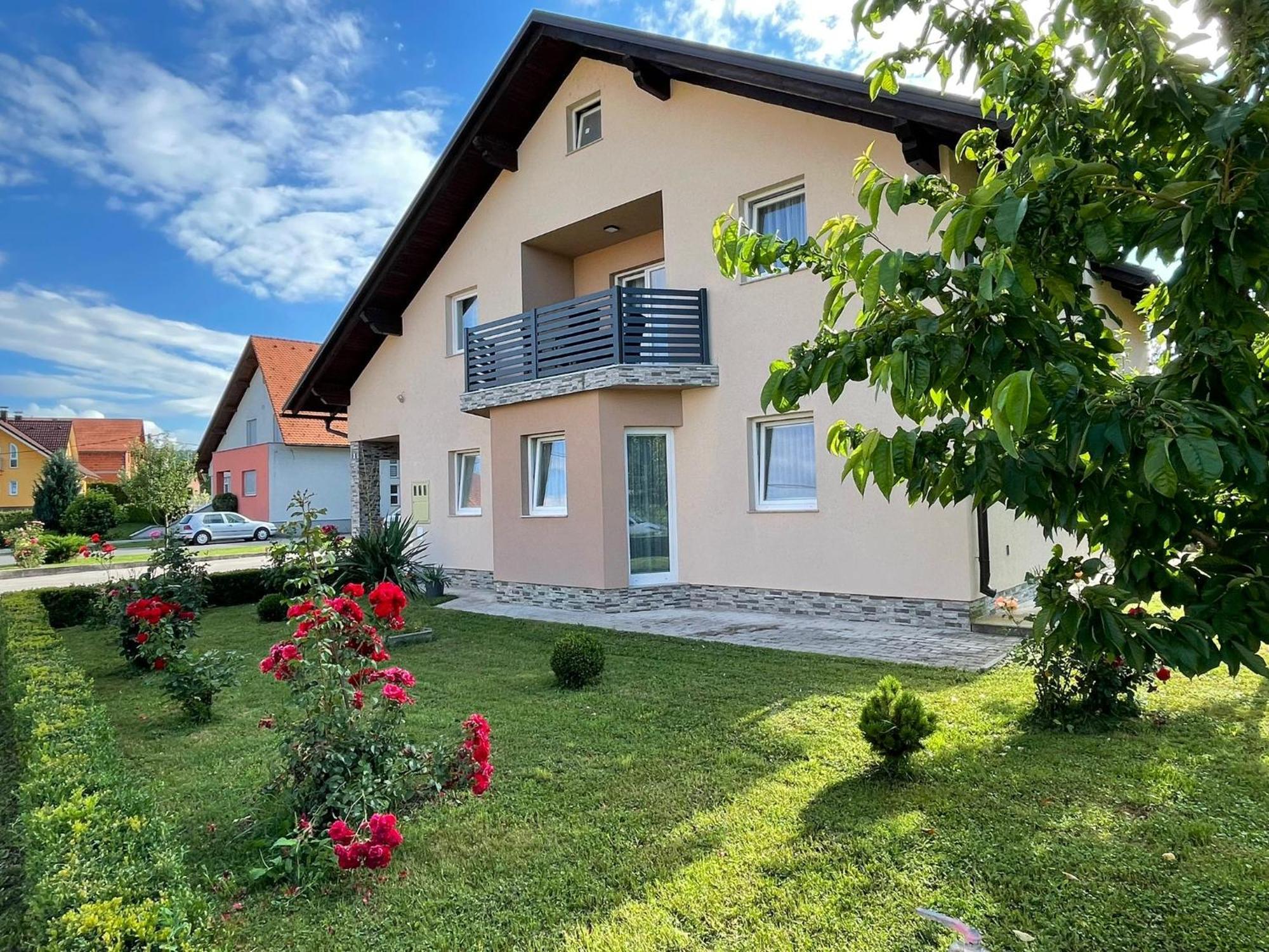 Apartman Nativis Otocac Exterior photo