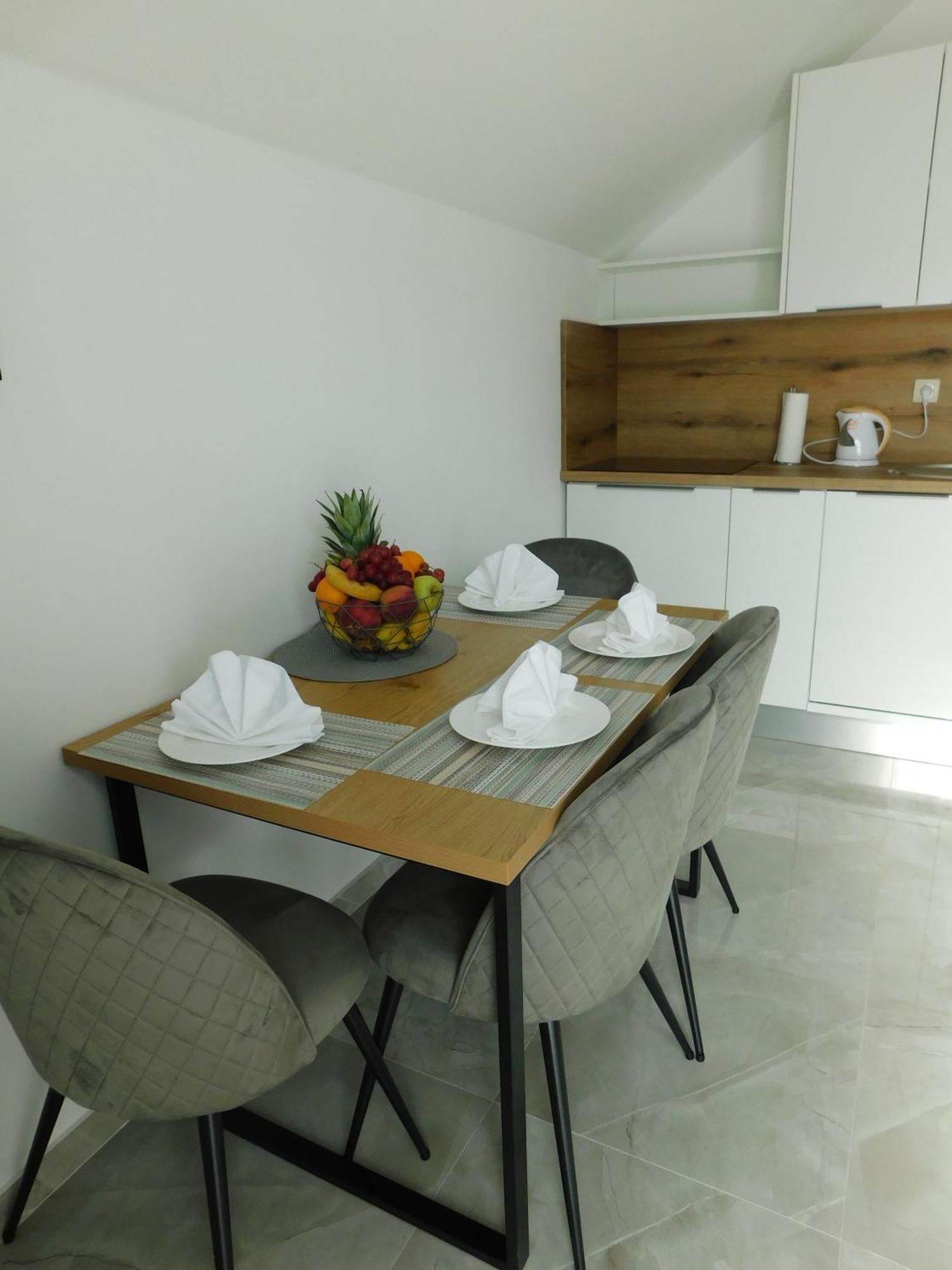 Apartman Nativis Otocac Exterior photo